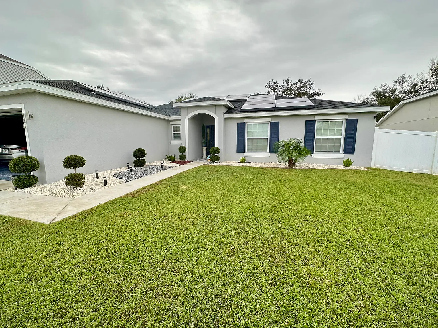 448 Britten Dr — Photo 1