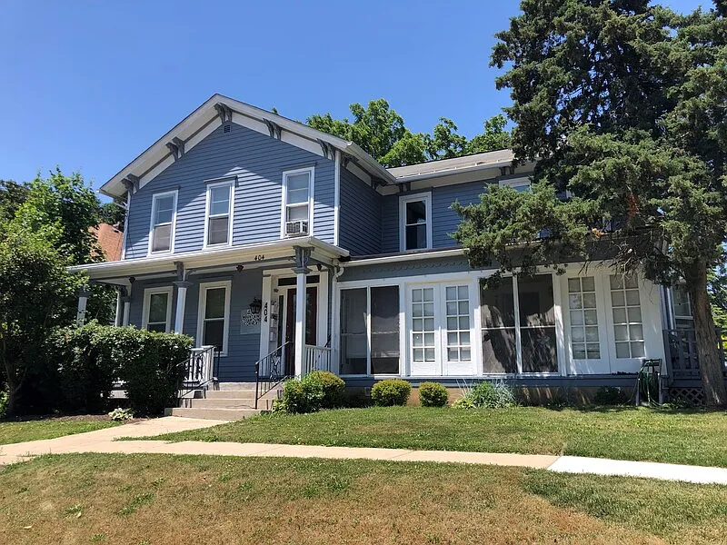 404 Mountain St #2W