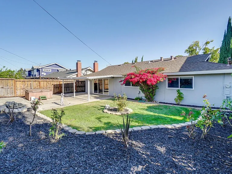 5551 Yale Dr — Photo 13
