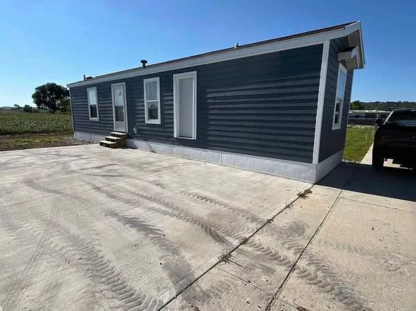 121 Macy Rd, Yankton, SD 57078