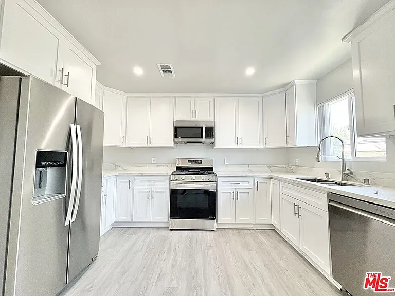 1118 S Holt Ave #2 — Photo 2