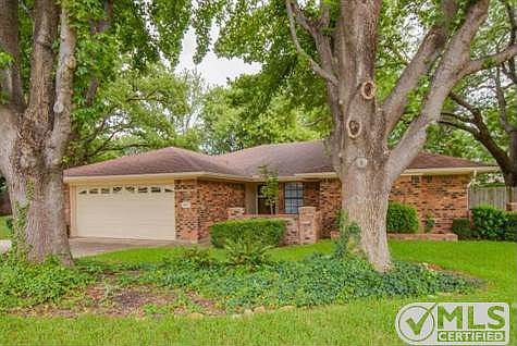 3rd image of 3815 Helmsford Dr