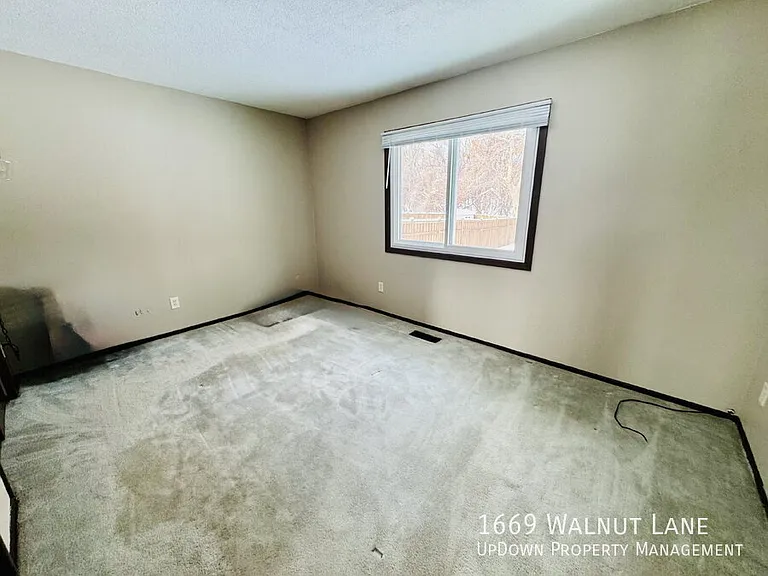 1669 Walnut Ln — Photo 11