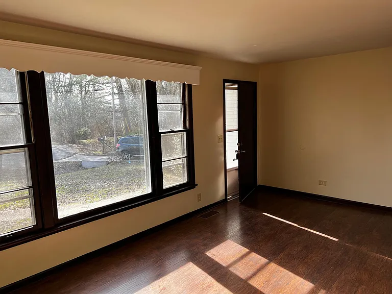 5002 Whispering Hills Ct — Photo 3