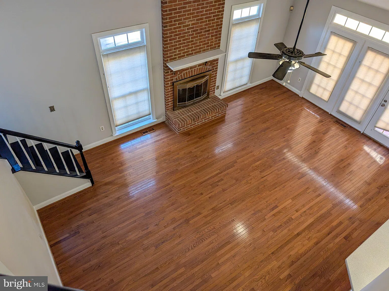 5 bed, 5.5 bath, 5048 sqft, $5,300 — Photo 4