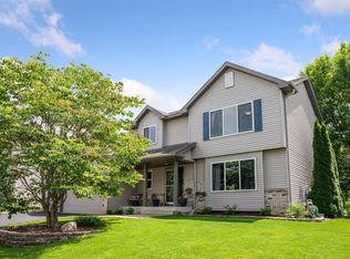 1043 N Windmill Crk, Waconia, MN 55387