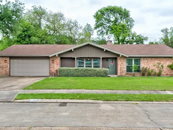 680 E Kitchen Dr, Port Neches, TX 77651