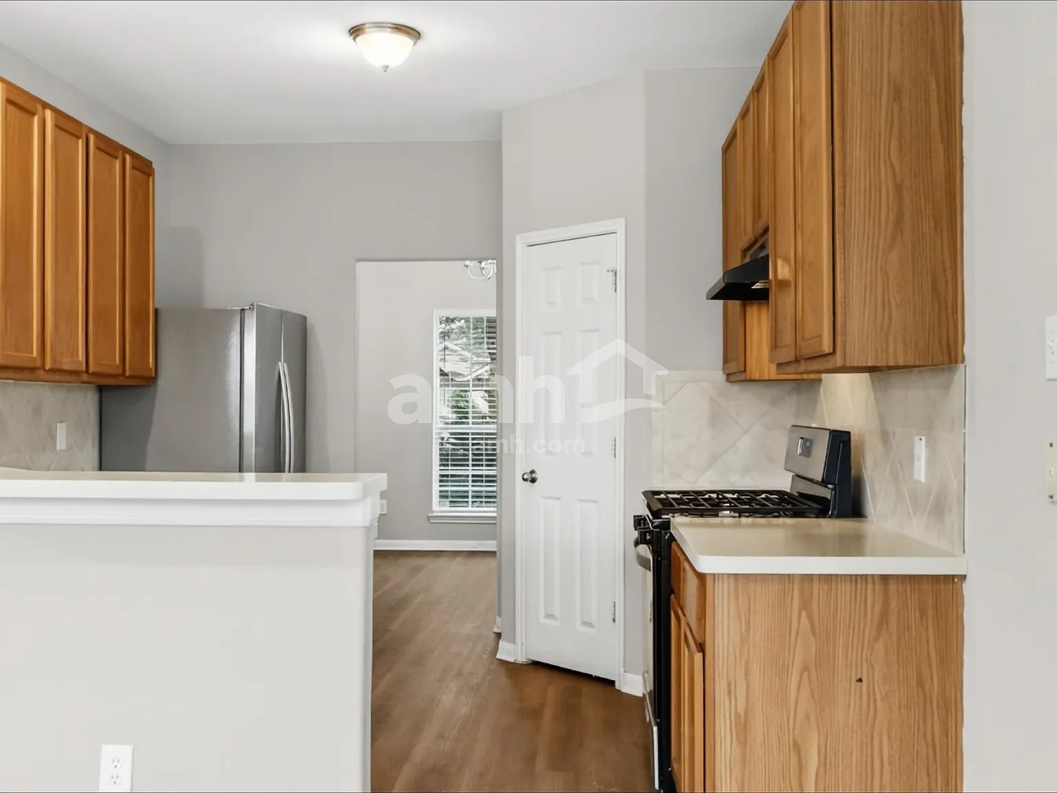 5 bed, 3.0 bath, 2489 sqft, $2,300 — Photo 4