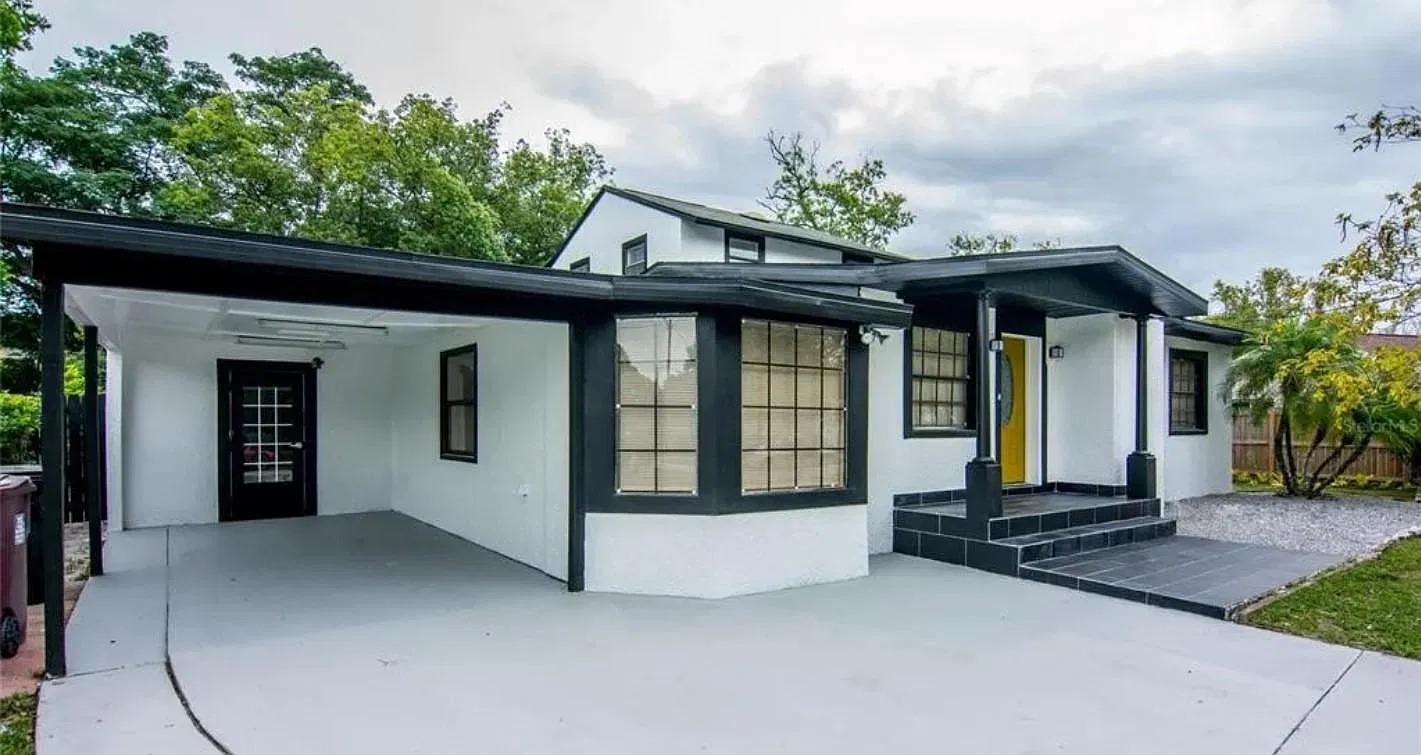 5 bed, 2500 sqft, $3,000 — Photo 1