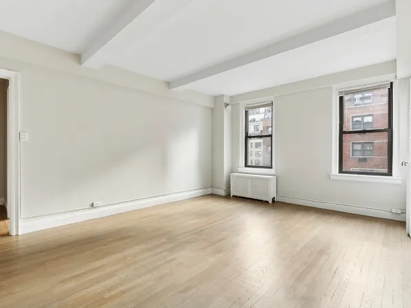 321 East 54th Street image 2 of 11