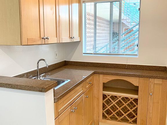5th image of 962 Granville Ave APT 4