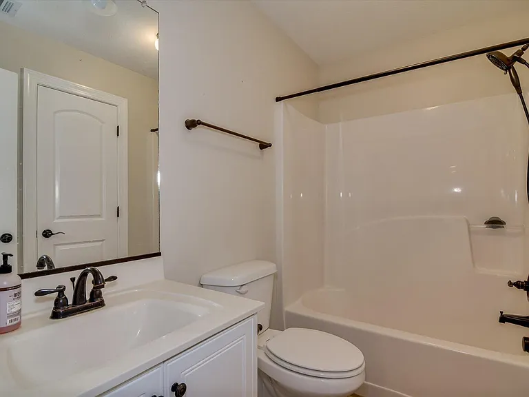115 Redglobe St — Photo 26