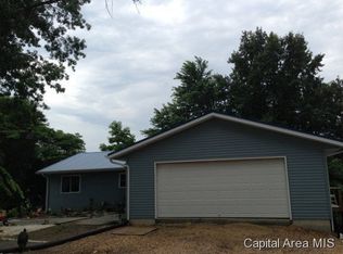 513 N 3rd St, Riverton, IL 62561