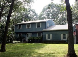 10 Maid Marion Dr, Gales Ferry, CT 06335