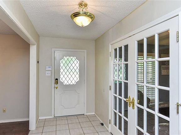 5th image of 207 Naples Dr