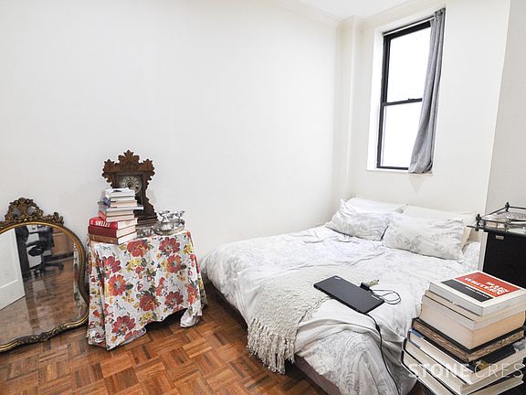 4th image of 304 W 92nd St APT 4E
