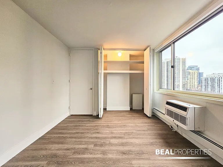 1344 N Dearborn — Photo 30