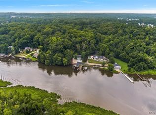 14850 Perch Point Rd, Chester, VA 23836