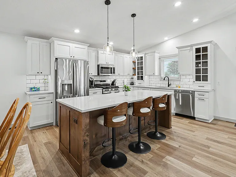 1009 E 6th St — Photo 3
