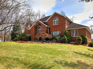 77 Crossbow Ln, Monroe, CT 06468