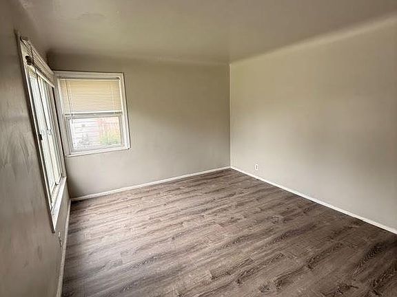 3rd image of 27813 Avondale St