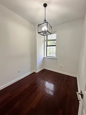 Rented by Bond New York | media 5