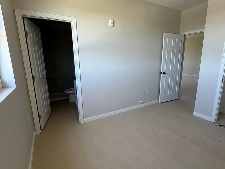 3900 Roland Ave — Photo 12