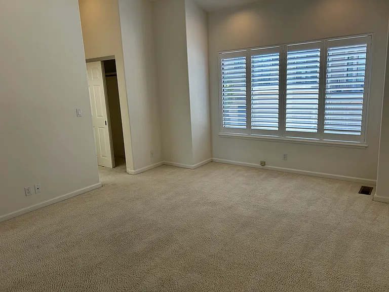6676 Charing Cross Rd — Photo 11