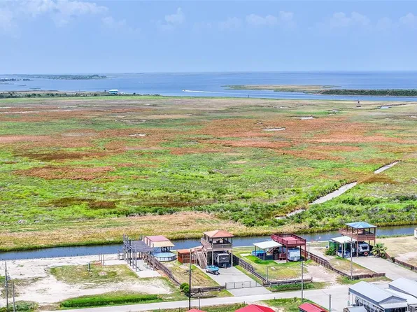 1221 Van Sant, Gilchrist, TX 77617