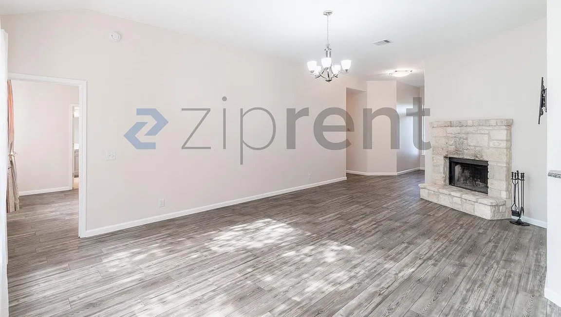 4 bed, 1721 sqft, $2,600 — Photo 4