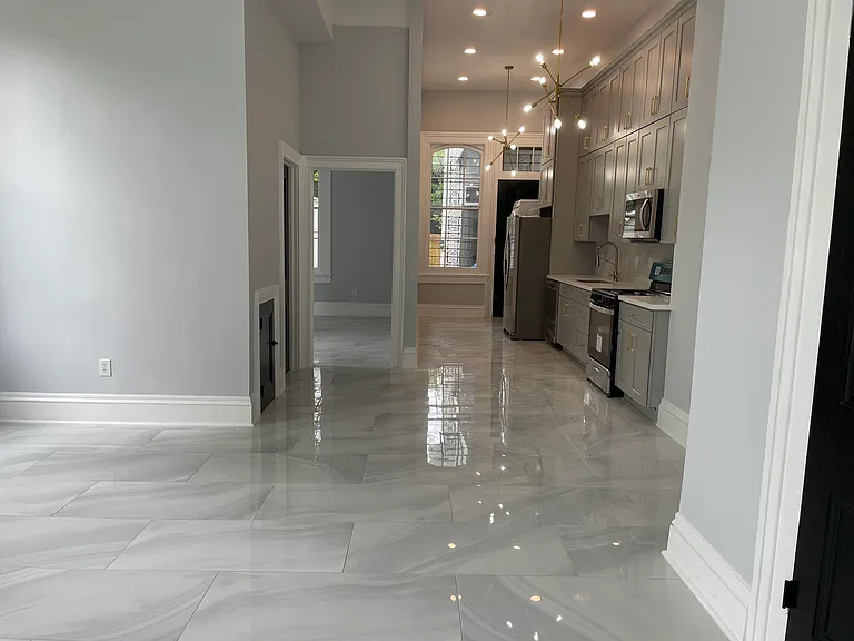 2403 Carondelet St #D — Photo 12