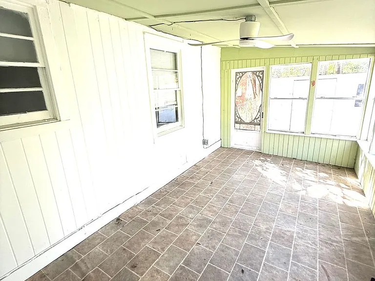 2401 Overhill Rd — Photo 12