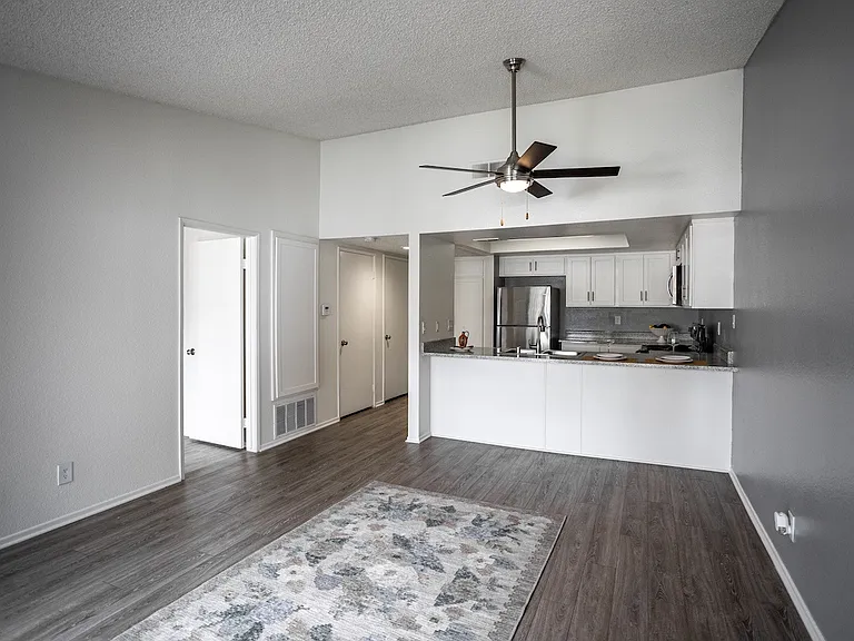 Harbor Cliff Apartments — Photo 6