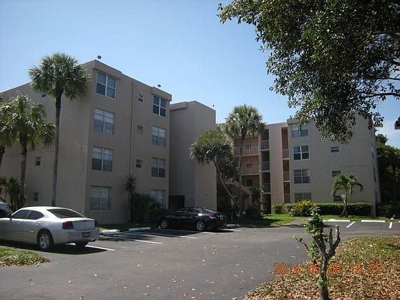 2nd image of 9440 Live Oak Pl APT 205