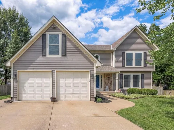 15600 S Apache Cir, Olathe, KS 66062