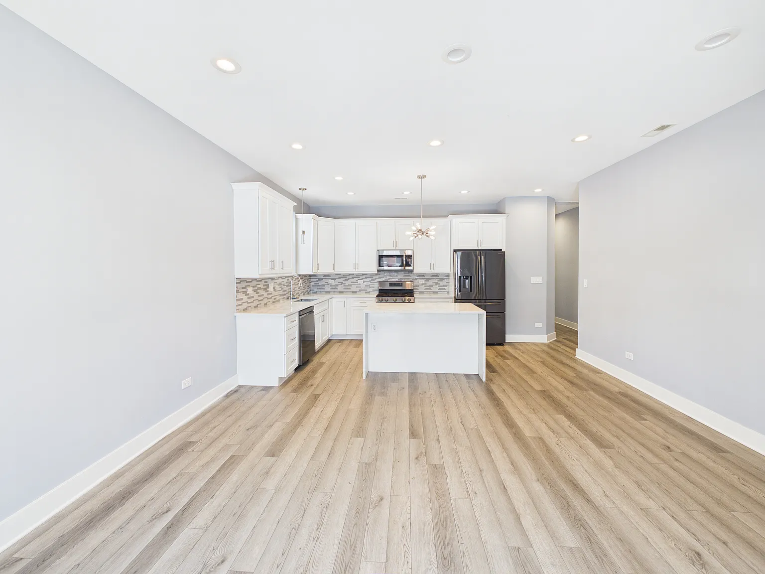 3 bed, 1298 sqft, $2,295 — Photo 3