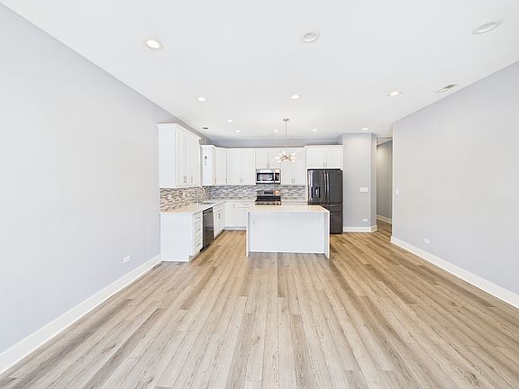 3rd image of 6632 S Kenwood Ave #2