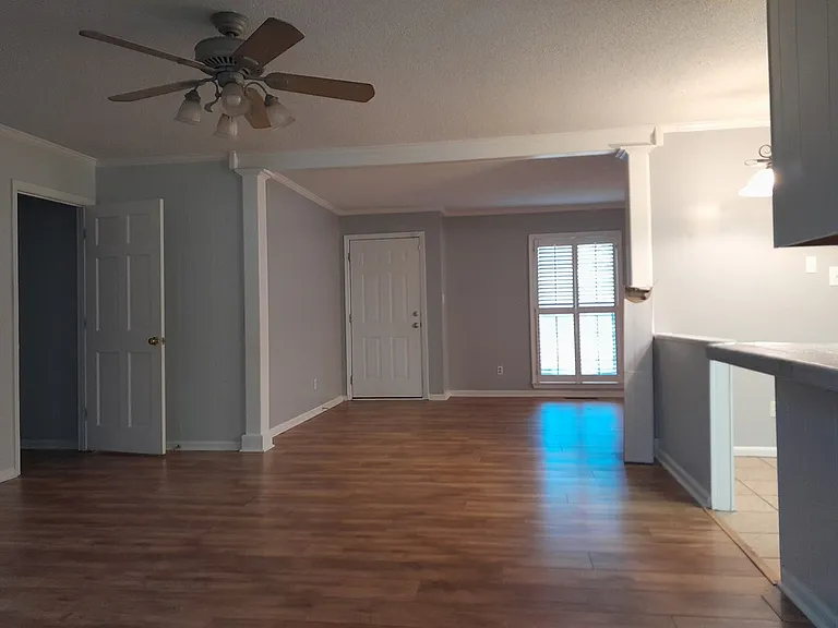 1534 Westwood Dr — Photo 2