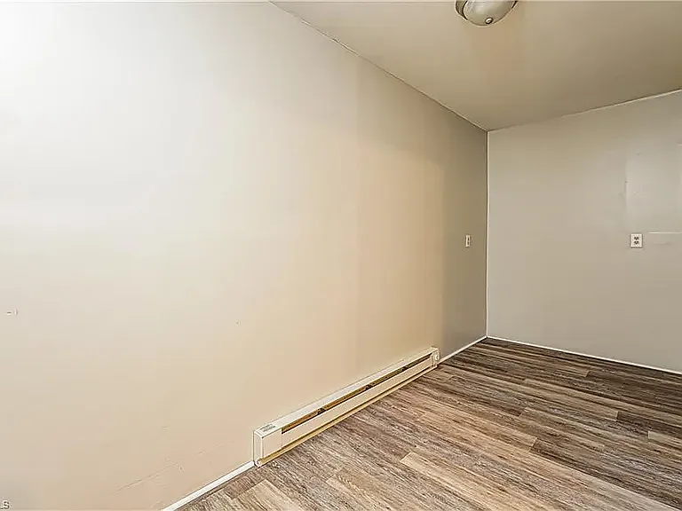 1205 E Washington St — Photo 8