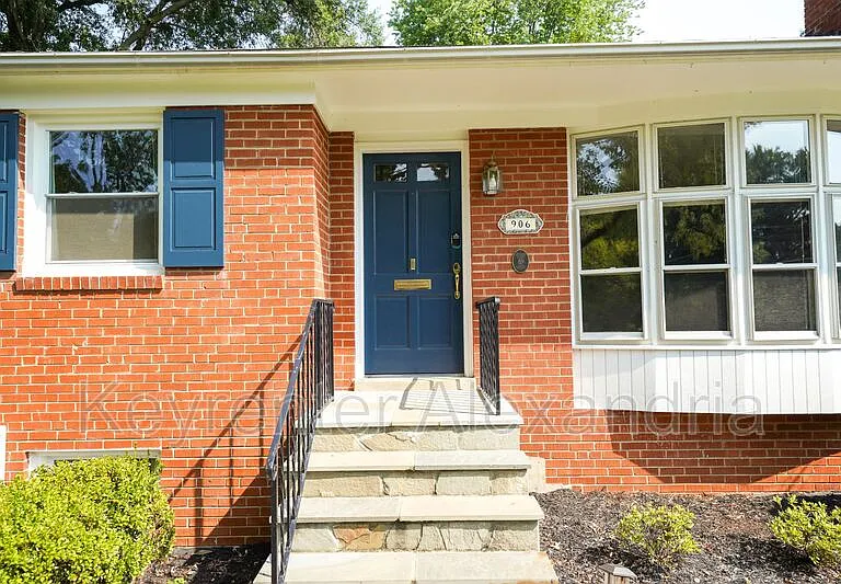906 Neal Dr — Photo 4