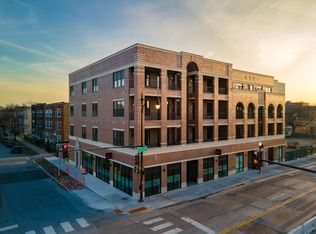 551 E 47th St #2E, Chicago, IL 60615