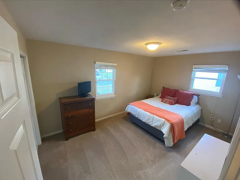 3033 Kenelm Dr — Photo 13
