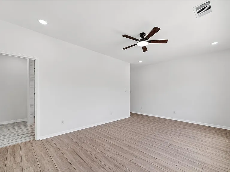 8628 Scott St — Photo 31