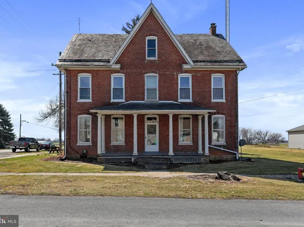 5821 Front St, Chambersburg, PA 17202