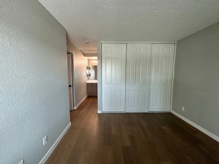 River House Apartments — Photo 52