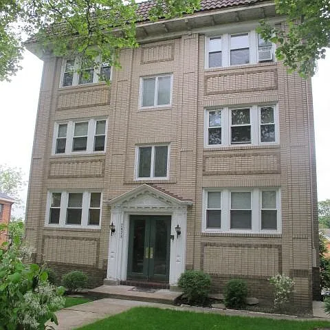 2825 Glenmore Ave — Photo 1