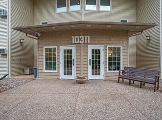 10311 Cedar Lake Rd APT 117, Minnetonka, MN 55305