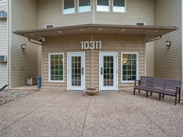 10311 Cedar Lake Rd APT 117, Minnetonka, MN 55305