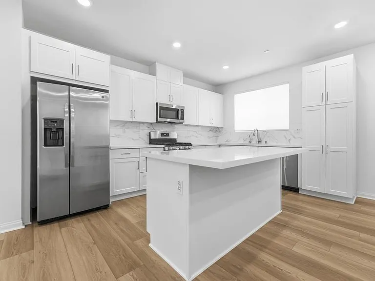 1981 Edison Ct — Photo 4