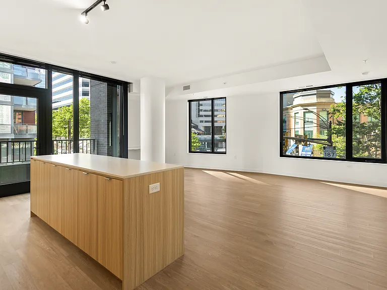 Solaire 7607 Old Georgetown — Photo 10